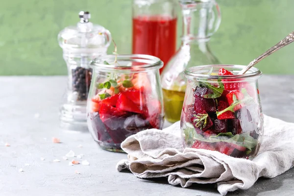 Pancar ve çilek salatası