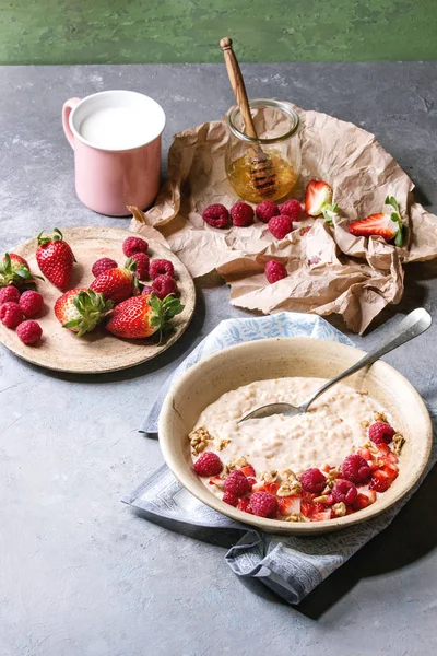 Reisbrei mit Beeren — Stockfoto