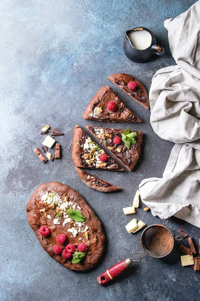 Pizza Chocolate Sobremesa Caseira Integral Escorregadio Com Diferentes Chocolates Framboesas — Fotografia de Stock