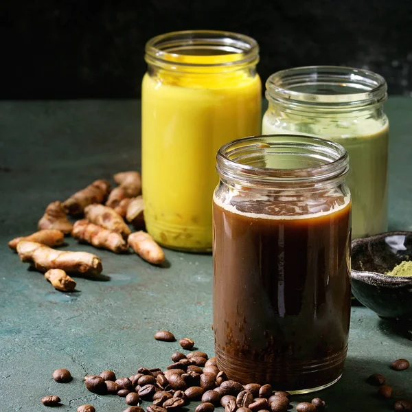 Variedad de bebidas con leche helada . — Foto de Stock