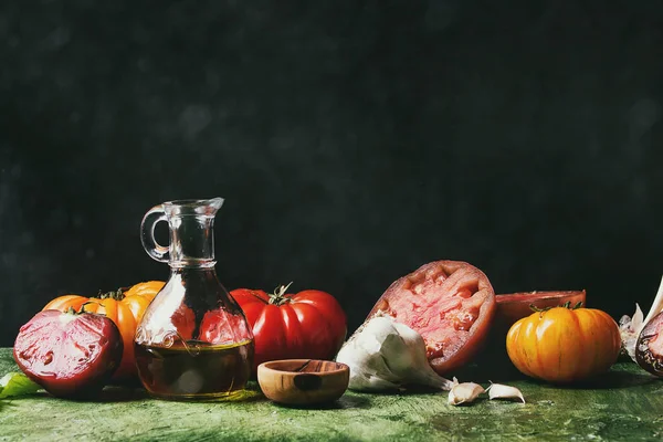 Rode en gele tomaten — Stockfoto