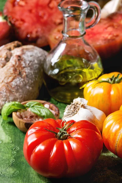 Red and yellow tomatoes — Stock Photo, Image