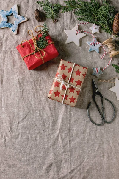 Vánoční hvězdy a dárky — Stock fotografie