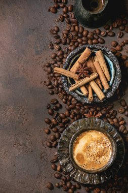Baharat ile siyah kahve