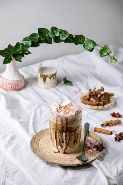 Chocolate quente com marshmallow — Fotografia de Stock