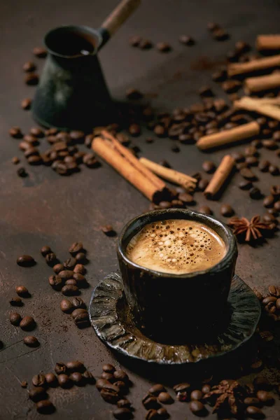 Černá káva s kořením — Stock fotografie