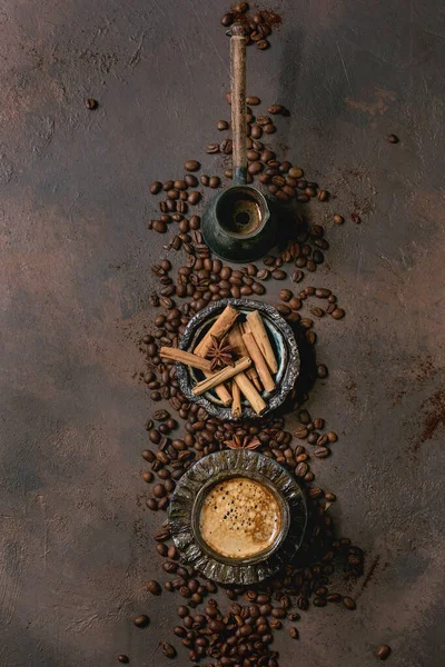 Černá káva s kořením — Stock fotografie