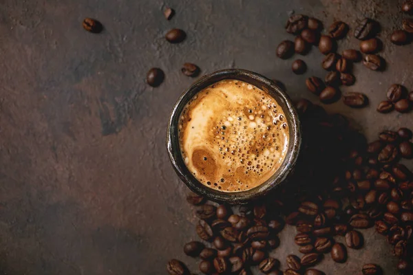 Svart kaffe med kryddor — Stockfoto