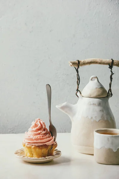 Домашній кекс з вершковим кремом — стокове фото