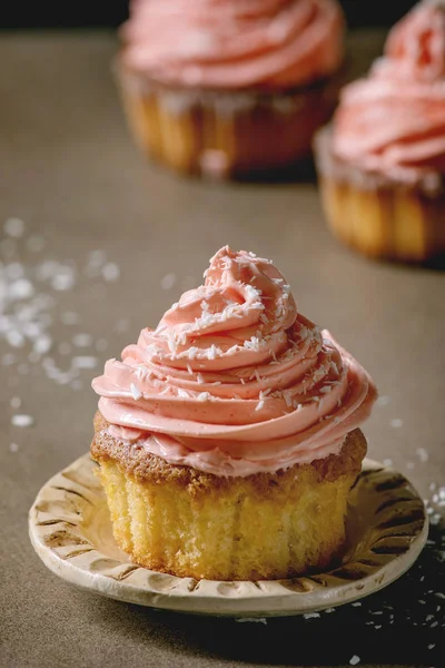 Hemlagad cupcake med smörkräm — Stockfoto