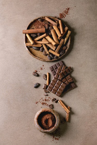 Chocolate negro con cacao — Foto de Stock