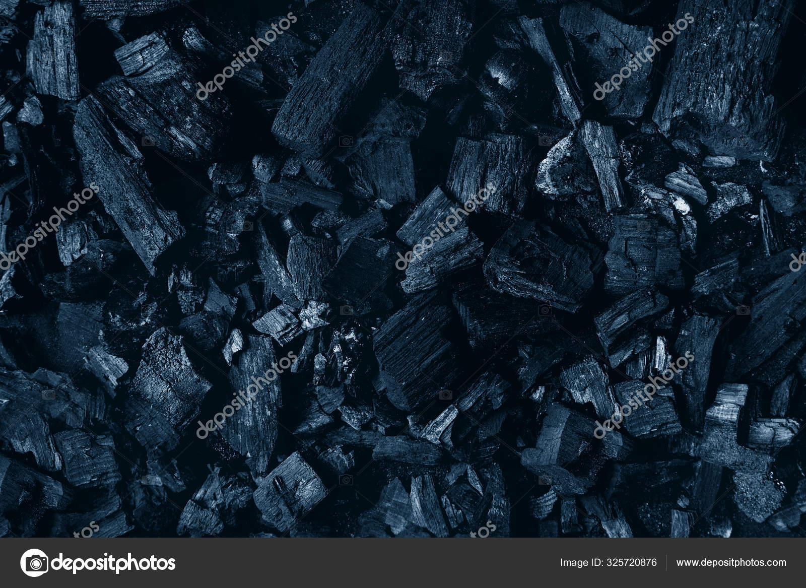 Black charcoal background Stock Photo by ©NatashaBreen 325720876