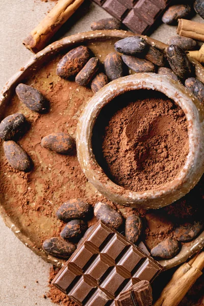 Cioccolato fondente con cacao — Foto Stock