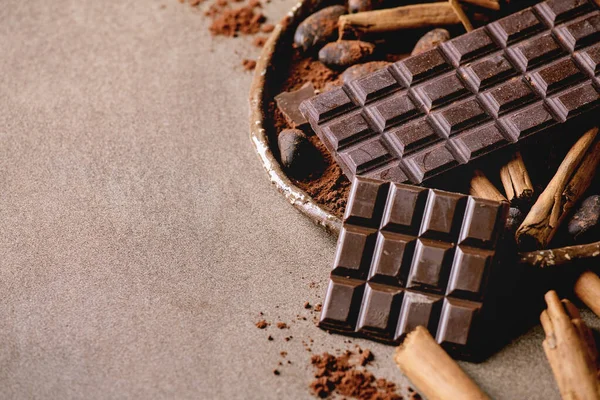 Темний шоколад з какао — стокове фото