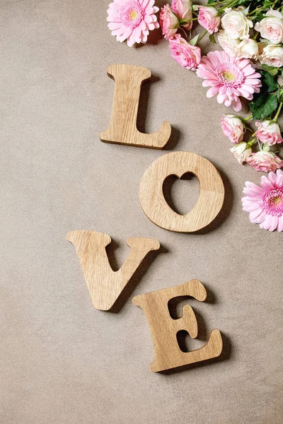 Дерев'яні листи любові — стокове фото