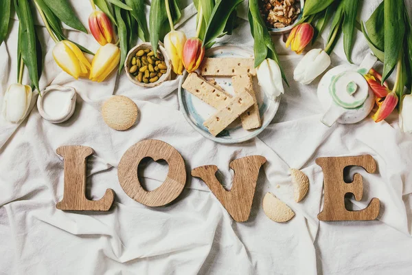 Letras de madera AMOR —  Fotos de Stock