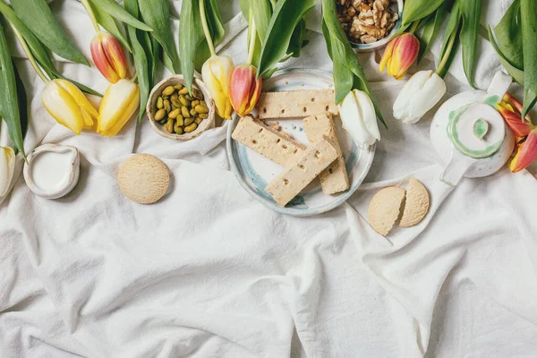 Snacks en tulpen — Stockfoto