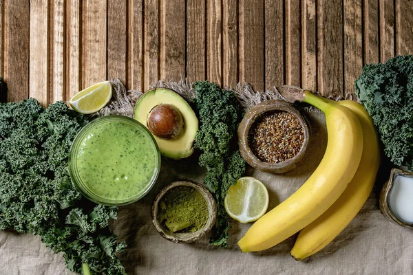 Green smoothie with ingredients — Stock Photo, Image