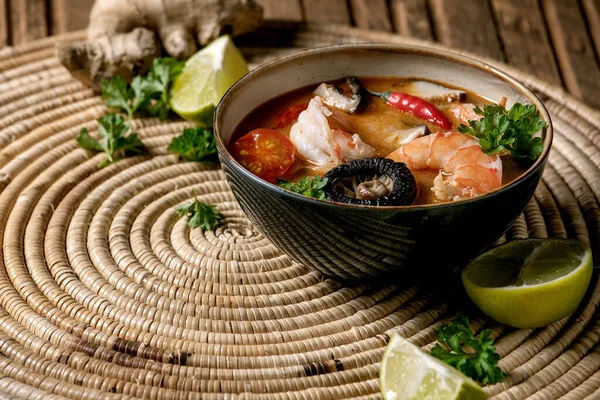 Тайський суп томатний смак — стокове фото