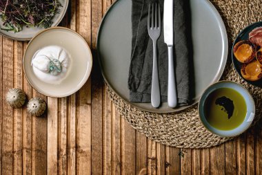 Salad with burrata cheese