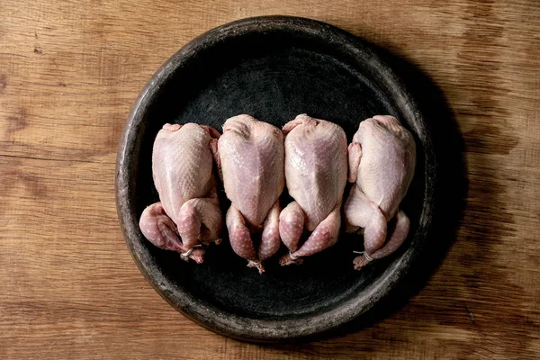 Raw uncooked quails — Stock Photo, Image