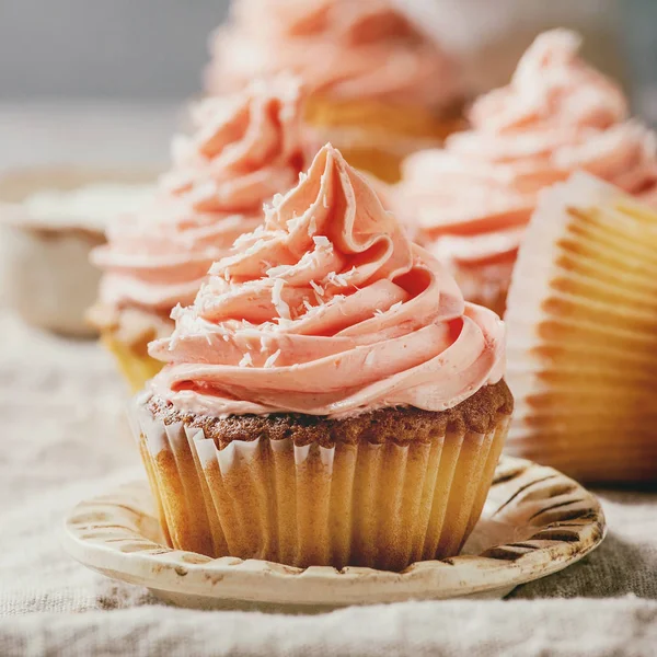 Homemade cupcake with buttercream — Stock Photo, Image