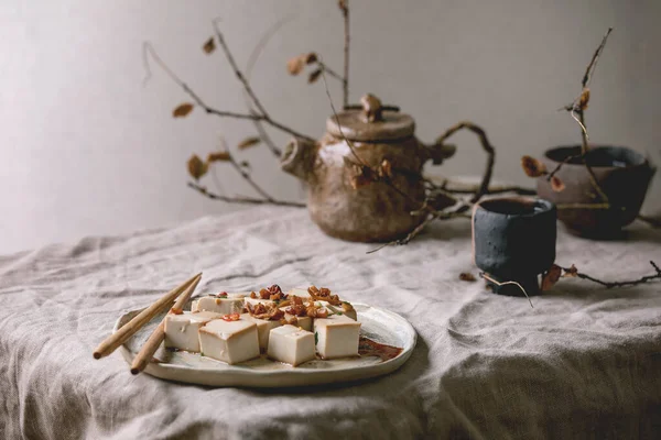 Zijde Tofu Japanse Soja Kaas Gesneden Blokjes Met Chili Gember — Stockfoto