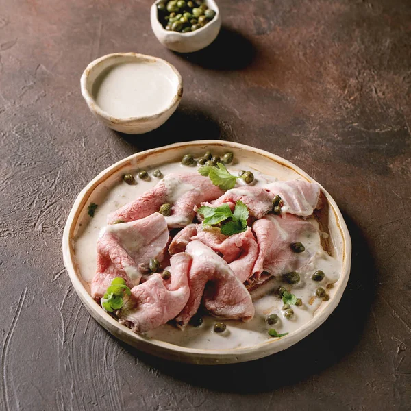 Vitello Tonnato Plato Italiano Ternera Fina Rodajas Con Salsa Atún — Foto de Stock