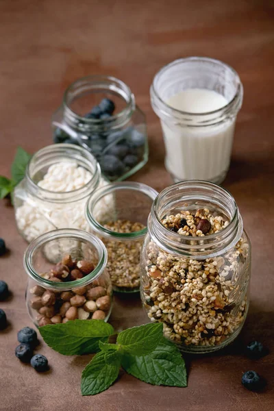 Granola Grano Mijo Inflado Crujiente Casera Con Frutos Secos Nueces —  Fotos de Stock