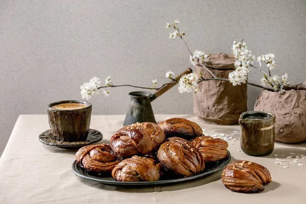 Traditional Swedish Cinnamon Sweet Buns Kanelbulle Vintage Tray Cup Coffee — Stock Photo, Image