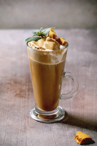 Dalgona Schaumigen Kaffee Trend Koreanisches Getränk Latte Espresso Mit Kaffeeschaum — Stockfoto