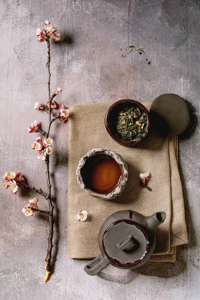 Chá Bebendo Wabi Sabi Estilo Japonês Copos Barro Escuro Bule — Fotografia de Stock