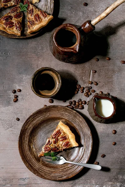 Pedaço Casa Assar Clássico Americano Torta Caramelo Pecan Placa Cerâmica — Fotografia de Stock