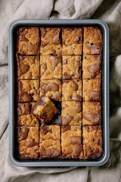 Brookies Çikolatalı Kekler Yapımı Kekler Gri Keten Kumaş Arka Planda — Stok fotoğraf