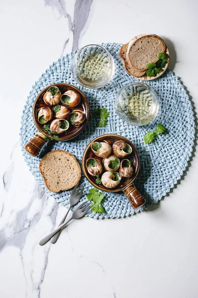 Escargots Bourgogne Sniglar Med Örtsmör Gourmeträtt Traditionell Keramik Pan Med — Stockfoto