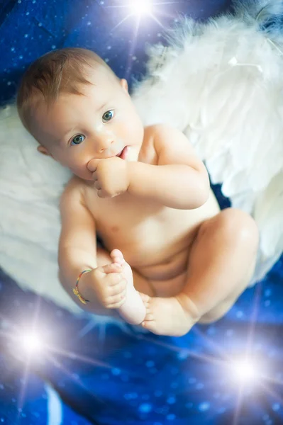 Baby met engel vleugels — Stockfoto