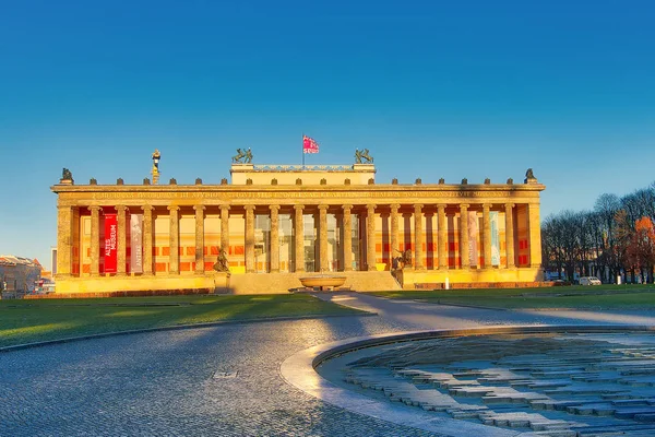 Berlin altes museum lustgarten die ersten lichter der sonne — Stockfoto