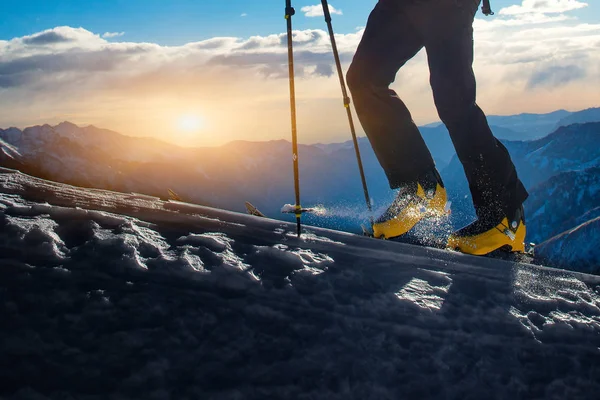 Wandelen met ski-alpinisme — Stockfoto