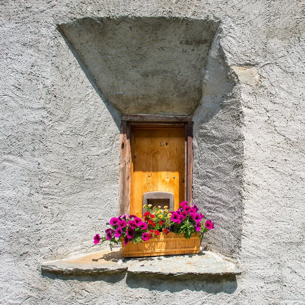 Typical Engadine window — Stock Photo, Image