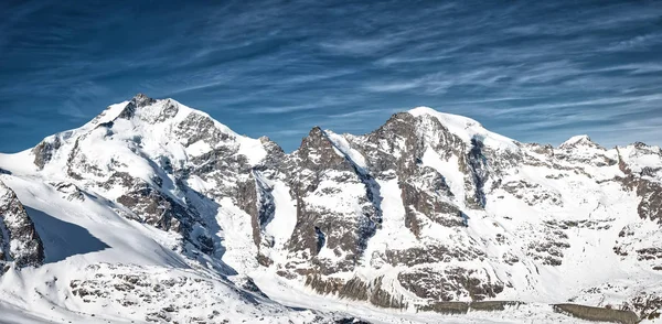 Bergpanorama van de Rhätische Alpen Piz Bernina en Piz Morte — Stockfoto