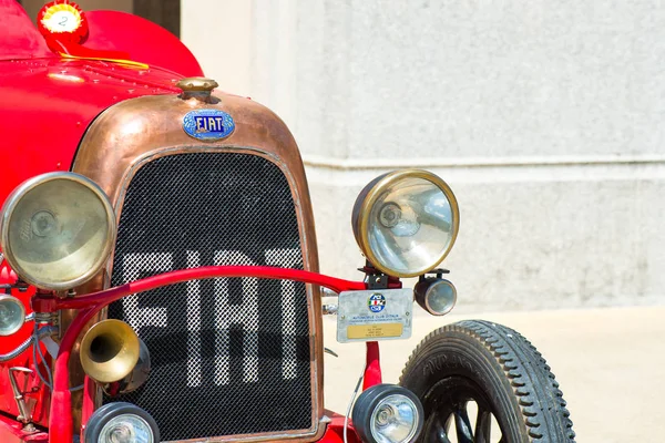 Un Fiat Topolino en la exposición de coches antiguos —  Fotos de Stock