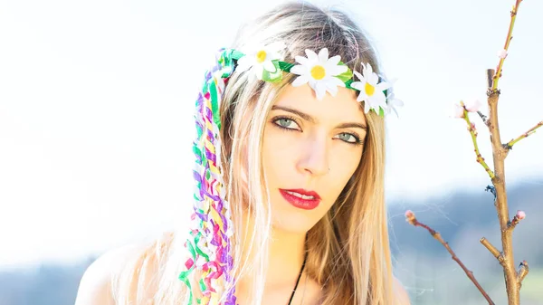 Beautiful blond girl with blue eyes with head wreath — Stock Photo, Image