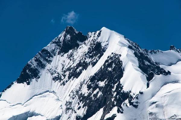 Topo do Rhaetian Alpes Pizzo Bernina com o crete biancograt — Fotografia de Stock