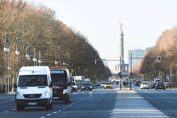 Verkehr auf den Straßen von Berlin — Stockfoto