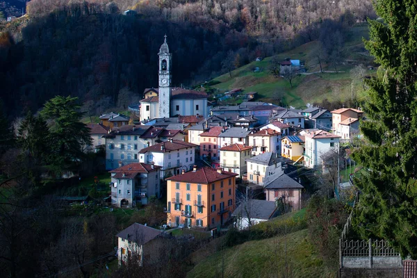 Země Vedeseta v provincii Taleggio údolí Bergamo I — Stock fotografie