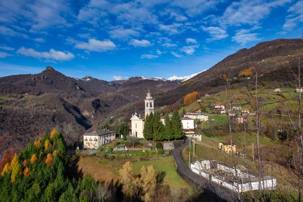 Pueblo de Pizzino en el valle del taleggio, provincia de Bérgamo I — Foto de Stock