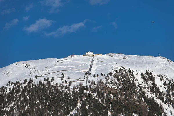 Muottas muragl. Valle Engadine sobre Sankt Moritz. El trineo tra — Foto de Stock
