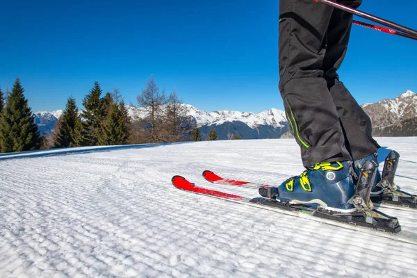 Skiddetalj på skidanläggningens sluttning — Stockfoto