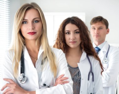 Grup portresi tıp doktorları takımının