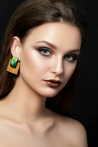 Portrait of young woman with beautiful makeup — Stock Photo, Image